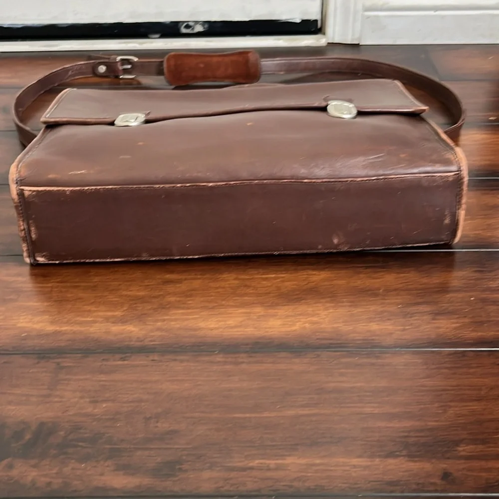 Denise Messenger‎ Shoulder Bag Full Grain Leather Made in USA Academia  Preppy